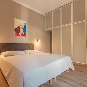  Apartment Family Colours Close To @rialto Mercato Italy